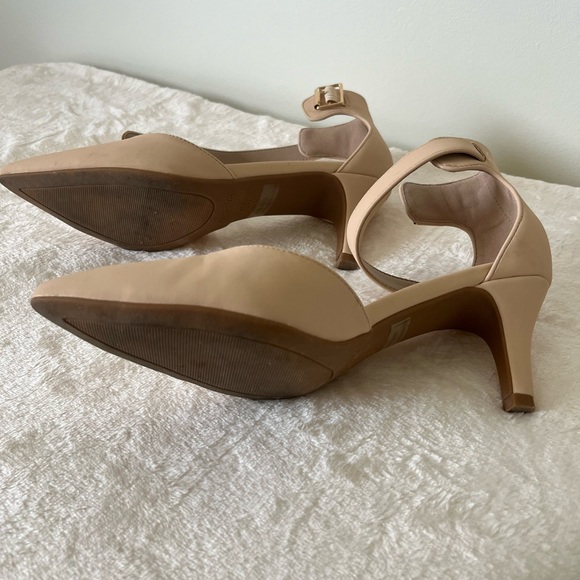 Dream Pairs EUC Nude kitten heel pumps with small handbag. - Picture 5 of 14
